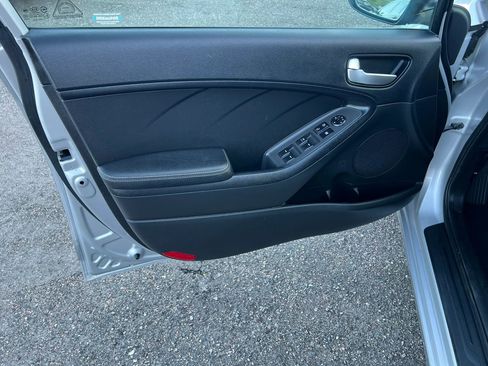 Used 2017 Kia Forte LX FWD image 5
