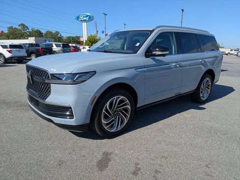 New 2025 Lincoln Navigator Reserve image 8