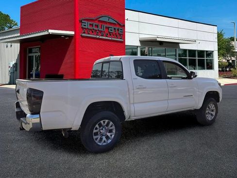 Used 2017 Toyota Tacoma SR5 w/ Tow Package RWD image 5