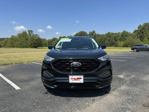 Used 2024 Ford Edge SE w/ Black Appearance Package image 2