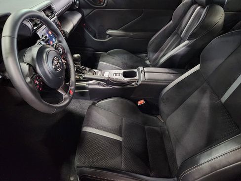 Used 2025 Toyota GR86 Premium RWD image 29