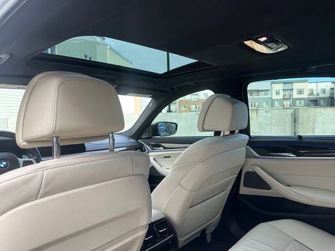 Used 2020 BMW M550i xDrive w/ Dynamic Handling Package image 22