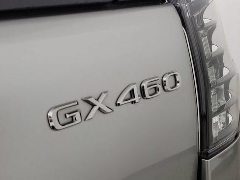 Used 2023 Lexus GX 460 Premium w/ Accessory Package AWD/4WD image 6