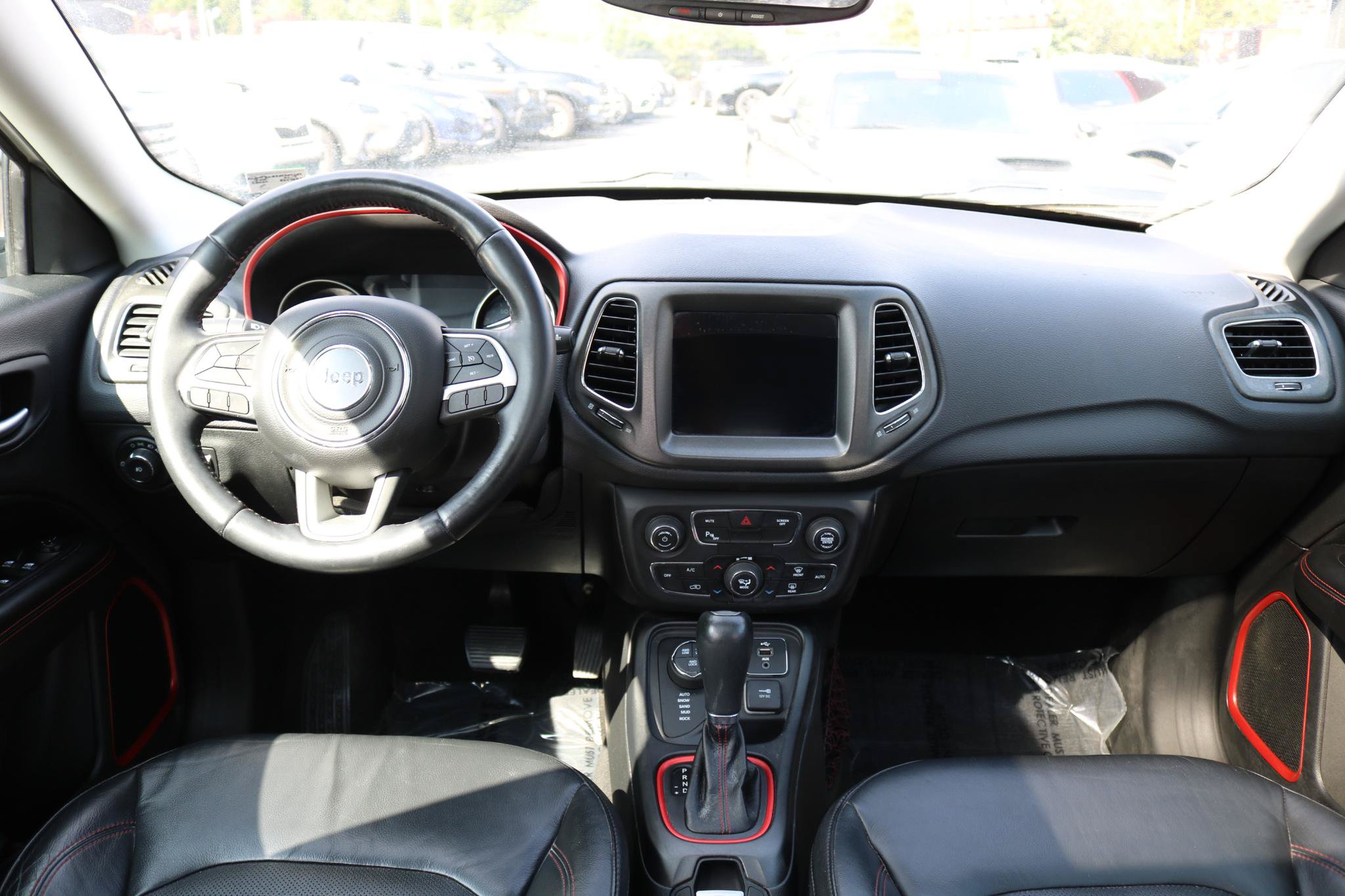 Used 2017 Jeep Compass Trailhawk w/ Leather Interior Group AWD/4WD image 29