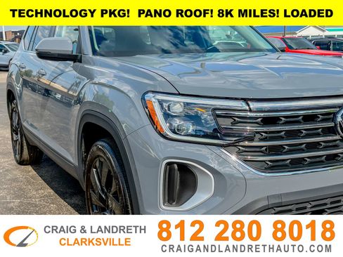 Used 2025 Volkswagen Atlas SE w/ Panoramic Sunroof Package FWD image 3