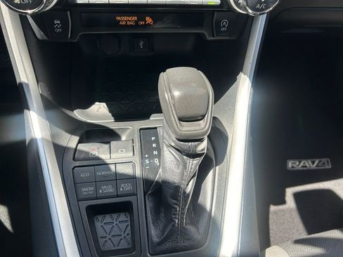 Used 2020 Toyota RAV4 XLE AWD/4WD image 15