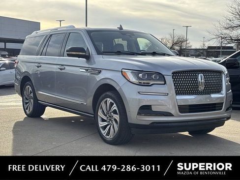 Used 2023 Lincoln Navigator L Reserve image 1