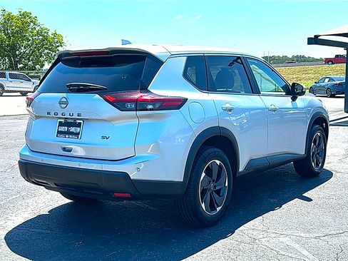 Used 2024 Nissan Rogue SV FWD image 8