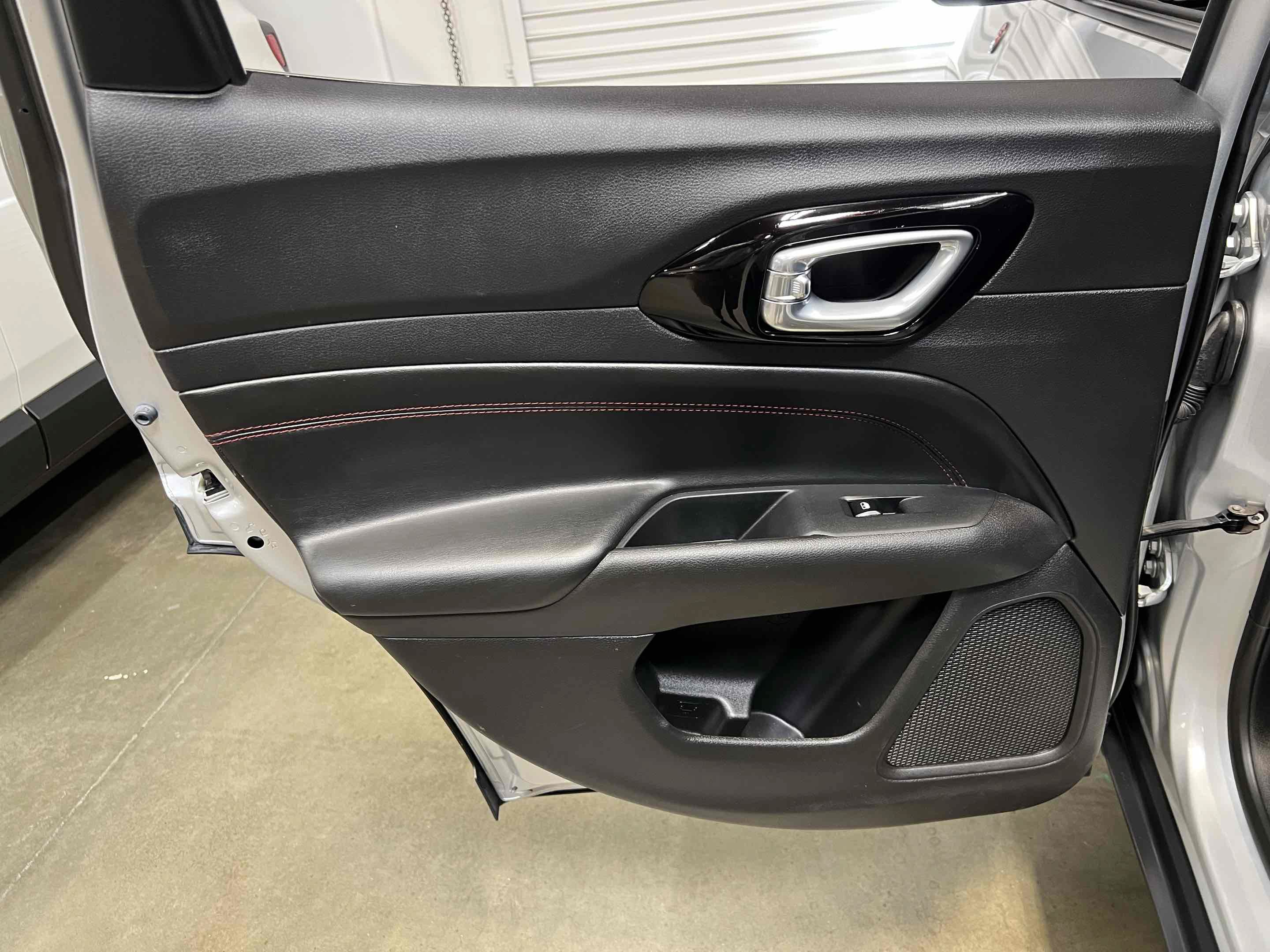 Used 2025 Jeep Compass Trailhawk AWD/4WD image 66