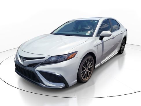 Used 2024 Toyota Camry SE w/ Cold Weather Package FWD image 3