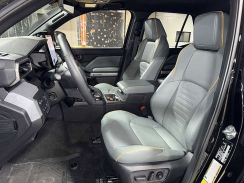 Used 2025 Toyota 4Runner Trailhunter image 15