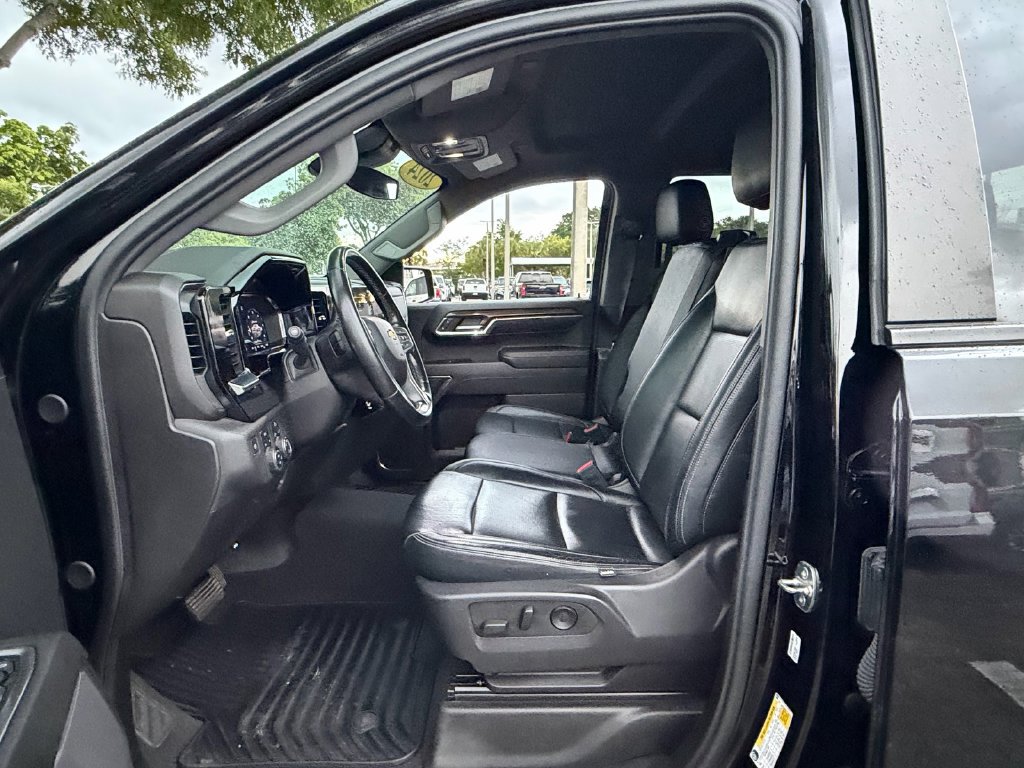 Used 2024 Chevrolet Silverado 1500 LT AWD/4WD image 9