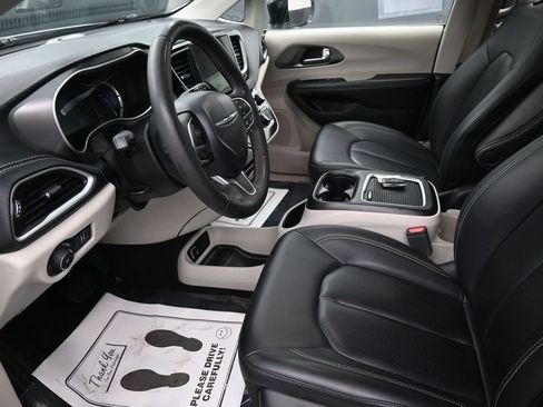 Used 2024 Chrysler Pacifica Limited FWD image 23