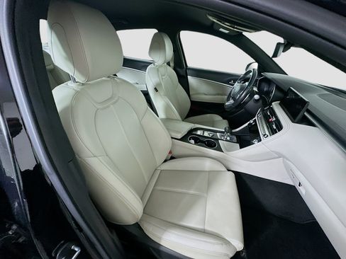 Used 2024 Genesis G70 2.5T RWD image 30
