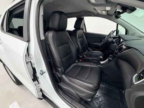 Certified 2021 Chevrolet Trax LT w/ Premium Seat Package FWD image 24