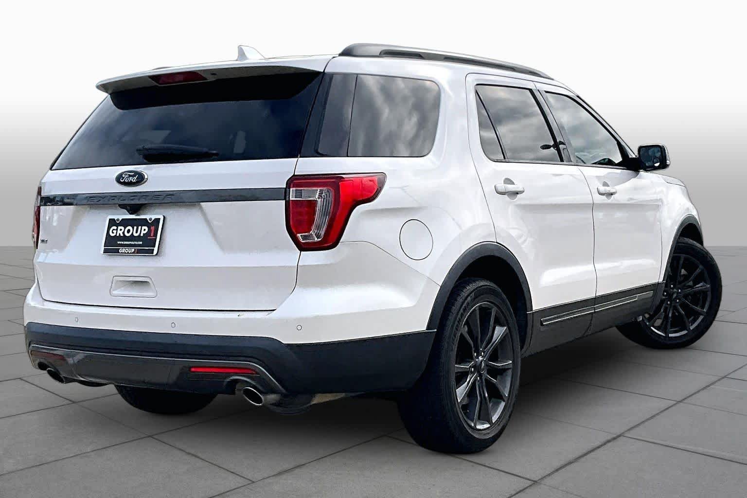 Used 2017 Ford Explorer XLT w/ Equipment Group 202A FWD image 12