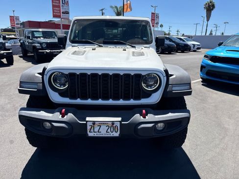 Used 2024 Jeep Wrangler Unlimited Rubicon AWD/4WD image 3