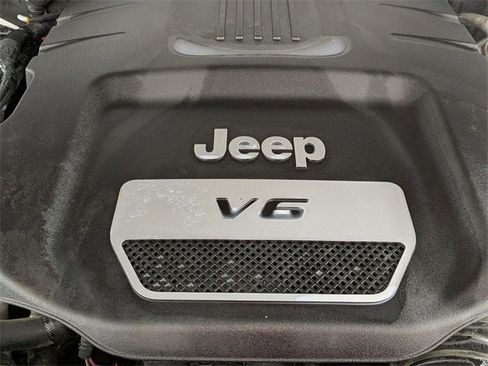 Used 2017 Jeep Wrangler Unlimited Rubicon w/ Connectivity Group image 27