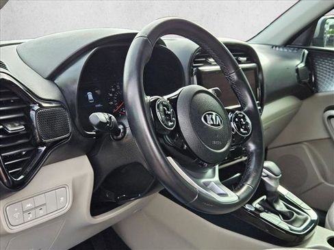 Used 2020 Kia Soul EX FWD image 11