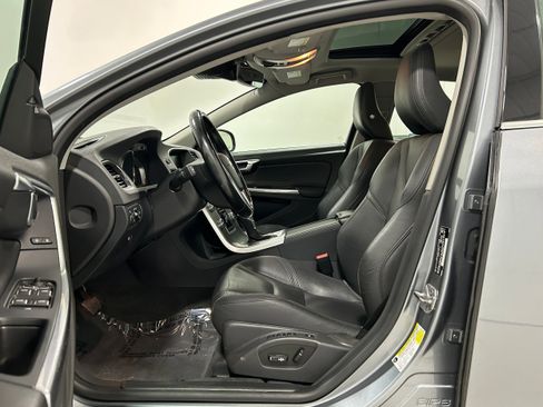 Used 2018 Volvo S60 T5 Inscription Platinum w/ Climate Package AWD/4WD image 4