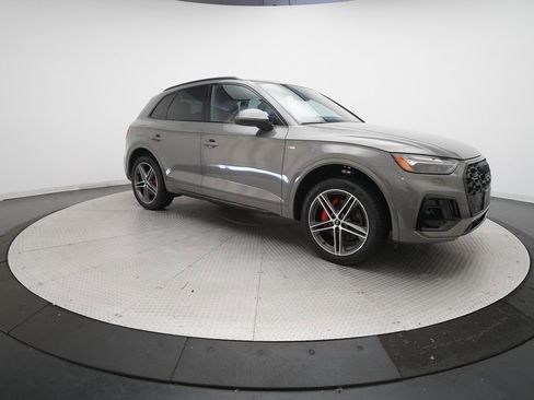 Used 2024 Audi Q5 e Prestige image 12