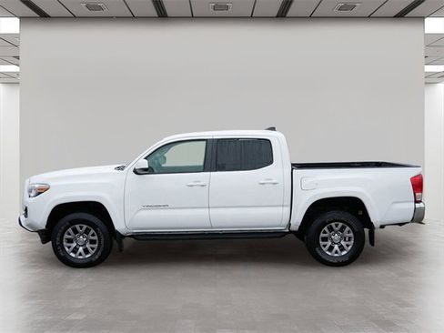 Used 2016 Toyota Tacoma SR5 image 3