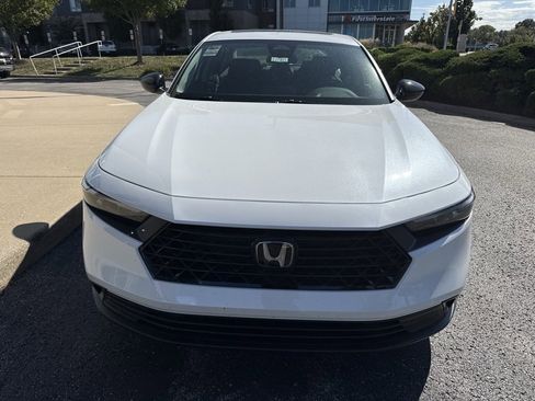 Used 2025 Honda Accord SE image 11