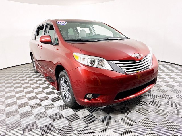 Used 2016 Toyota Sienna XLE w/ XLE Navigation Package FWD image 1