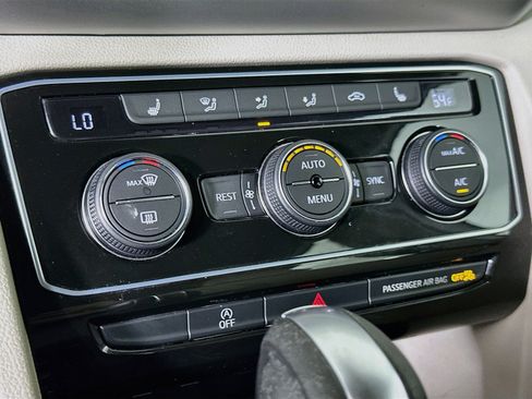 Used 2023 Volkswagen Atlas SE w/ Panoramic Sunroof Package FWD image 23