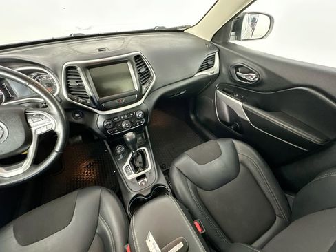 Used 2018 Jeep Cherokee Latitude Plus w/ Comfort/Convenience Group AWD/4WD image 11