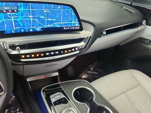 Used 2025 Cadillac Lyriq Sport image 43