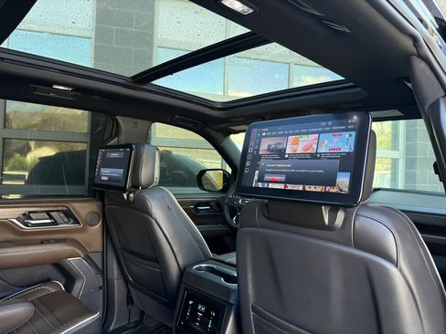 Used 2025 GMC Yukon Denali Ultimate AWD/4WD image 23