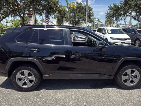 Used 2022 Toyota RAV4 XLE w/ Convenience Package FWD image 11