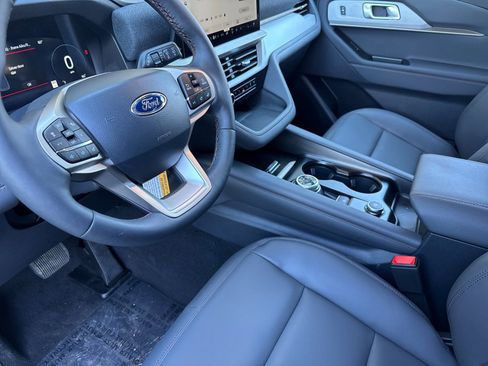 New 2025 Ford Explorer Active w/ Active Comfort Package image 9