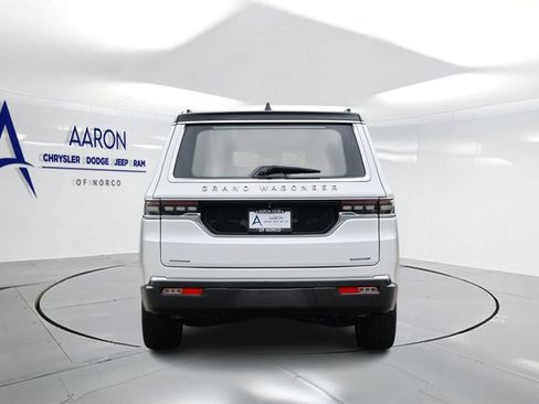 Used 2022 Jeep Grand Wagoneer Series III w/ Rear Seat Video Group 1 AWD/4WD image 3