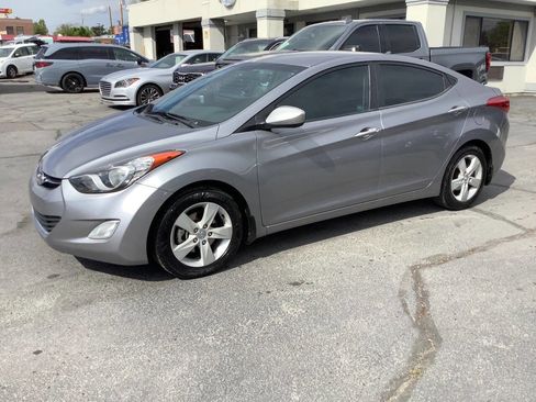 Used 2013 Hyundai Elantra GLS w/ Preferred Pkg FWD image 19