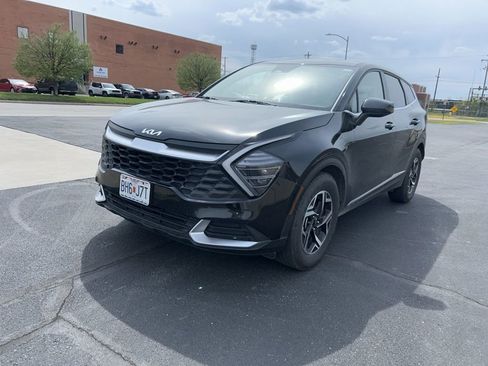 Used 2024 Kia Sportage LX image 3