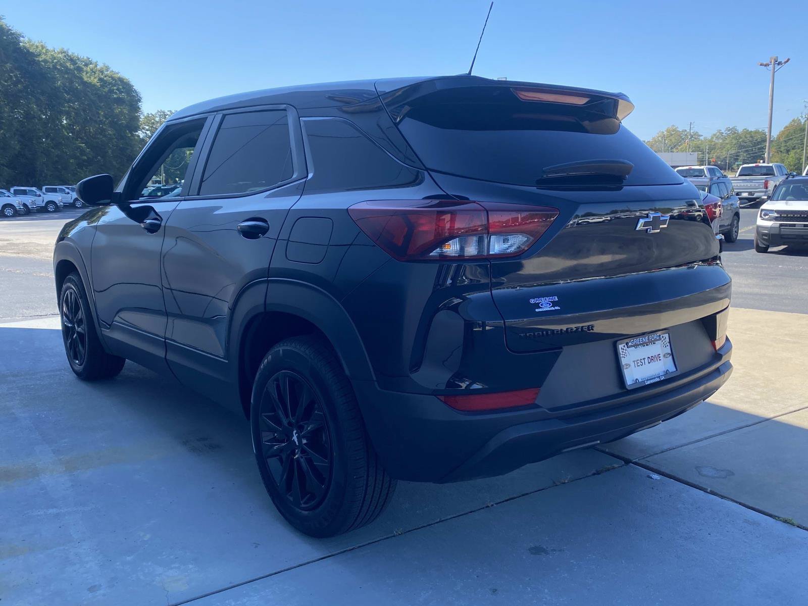 Used 2021 Chevrolet TrailBlazer LS w/ LPO, Blackout Package FWD image 8