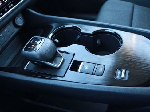 Used 2024 Nissan Rogue SV image 15