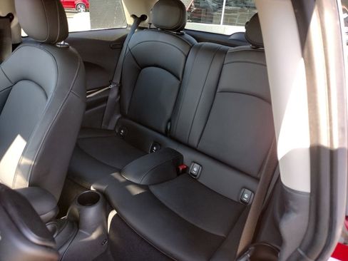 Used 2019 MINI Cooper 2-Door Hardtop image 8