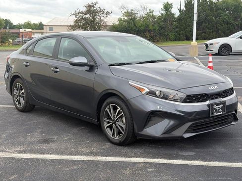Used 2023 Kia Forte LXS w/ LXS Technology Package FWD image 3