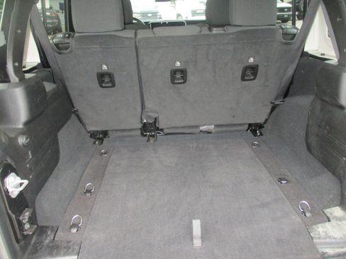 Used 2024 Jeep Wrangler Unlimited Rubicon AWD/4WD image 11