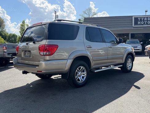 Used 2005 Toyota Sequoia SR5 RWD image 10