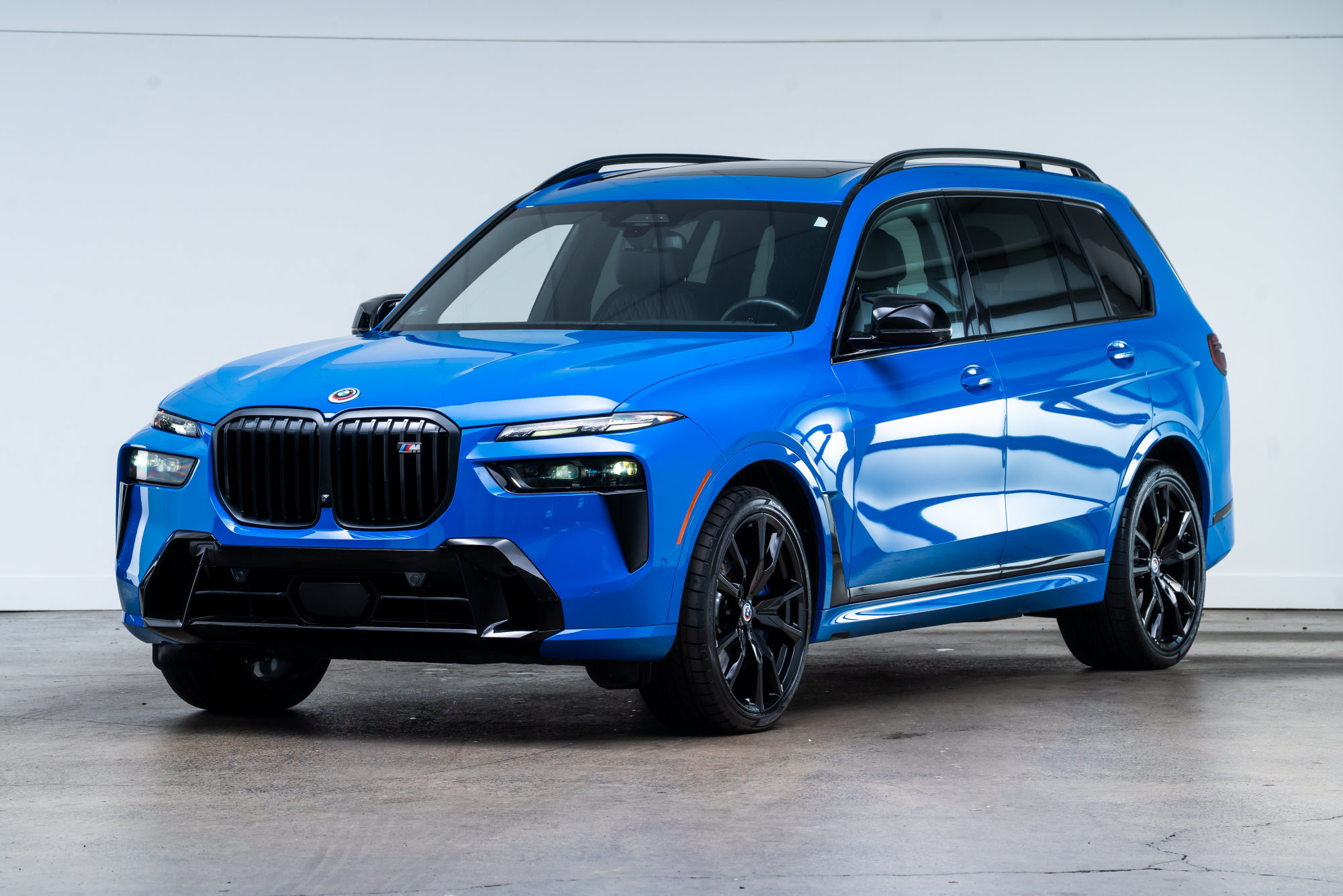 Used 2024 BMW X7 M60i w/ Executive Package AWD/4WD image 3