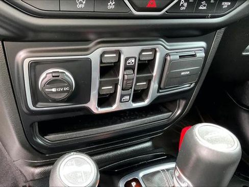 Certified 2021 Jeep Gladiator Overland w/ Popular Equipment Package AWD/4WD image 28