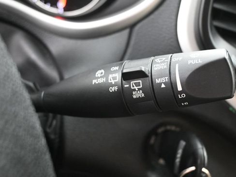 Used 2018 Jeep Cherokee Latitude w/ Safety Group AWD/4WD image 17