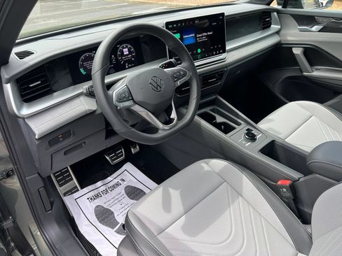 New 2026 Volkswagen Tiguan SE R-Line AWD/4WD image 14