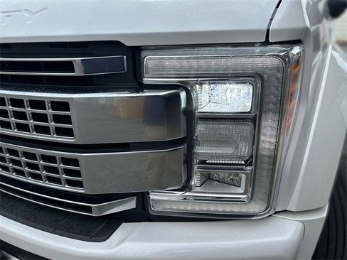Certified 2017 Ford F450 Platinum w/ Platinum Ultimate Package image 9