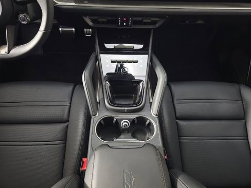 New 2025 Porsche Cayenne Turbo image 22