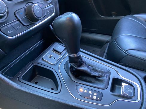 Used 2020 Jeep Cherokee Latitude Plus FWD image 62
